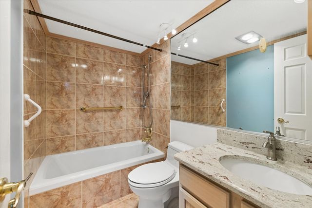 2 S ATRIUM Way 603, Elmhurst, IL 60126