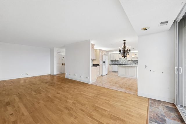 2 S ATRIUM Way 603, Elmhurst, IL 60126