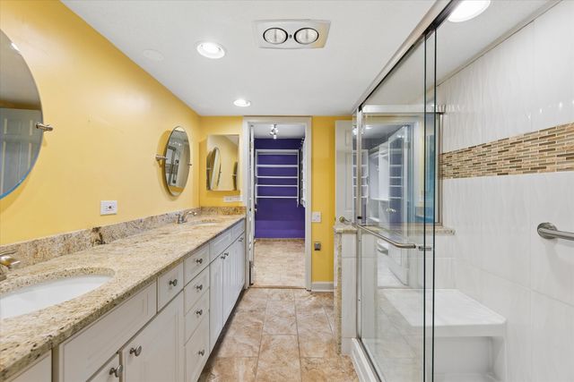 2 S ATRIUM Way 603, Elmhurst, IL 60126