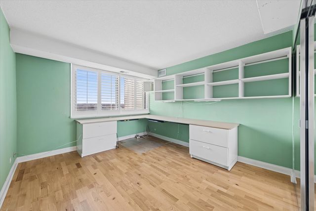 2 S ATRIUM Way 603, Elmhurst, IL 60126