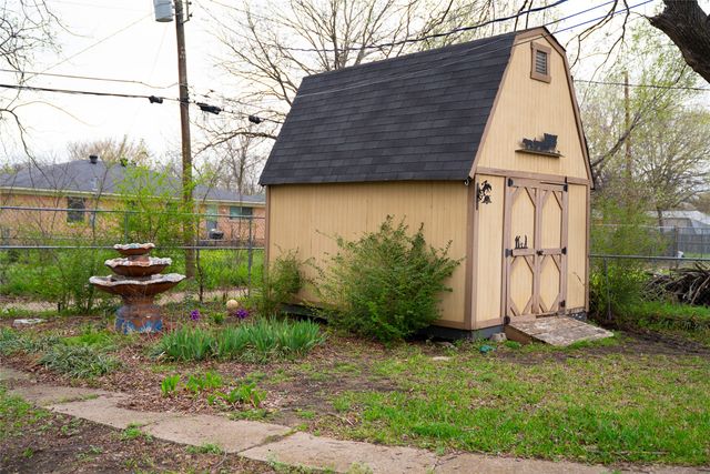 2319 Toulon Lane, Dallas, TX 75227