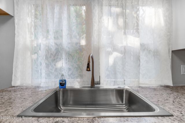 4149 Greenwood Ave, Louisville, KY 40211