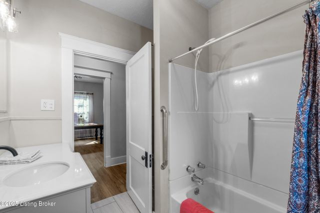 4149 Greenwood Ave, Louisville, KY 40211