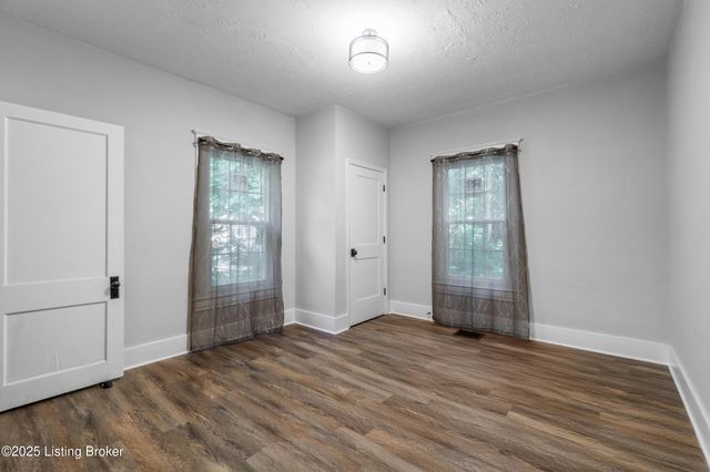 4149 Greenwood Ave, Louisville, KY 40211