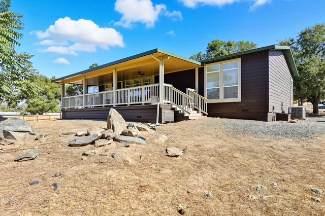 18400 Live Oak Ct, Plymouth, CA 95669