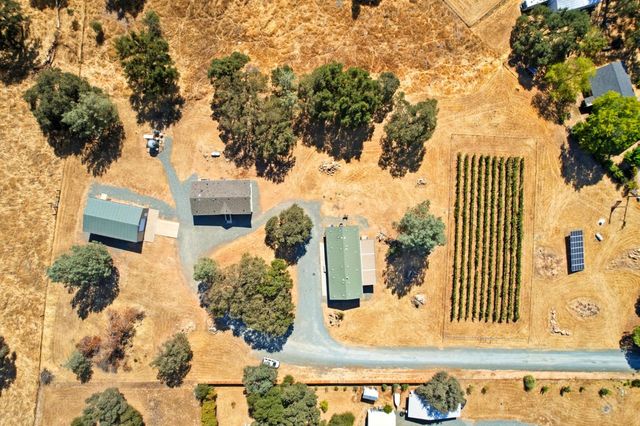 18400 Live Oak Ct, Plymouth, CA 95669