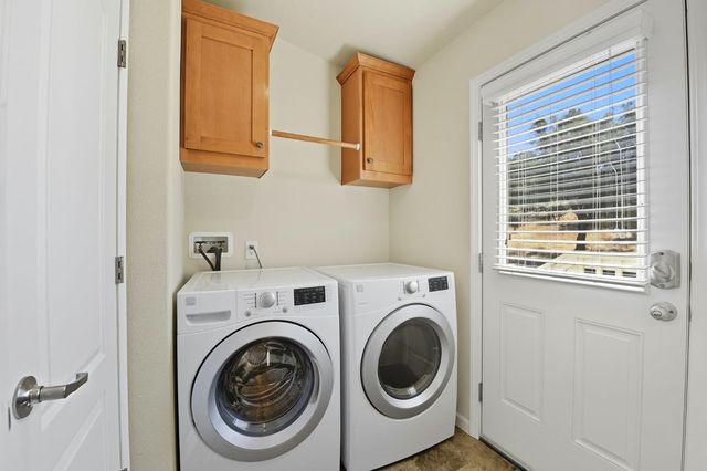 18400 Live Oak Ct, Plymouth, CA 95669