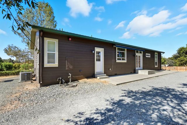 18400 Live Oak Ct, Plymouth, CA 95669