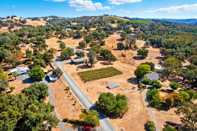 18400 Live Oak Ct, Plymouth, CA 95669