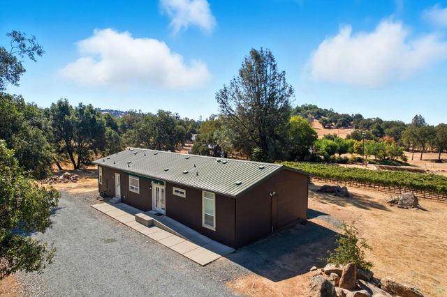 18400 Live Oak Ct, Plymouth, CA 95669