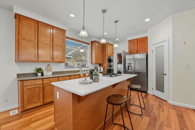 18400 Live Oak Ct, Plymouth, CA 95669