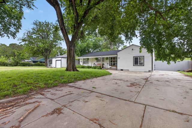 1843 N St Paul Ave, Wichita, KS 67203