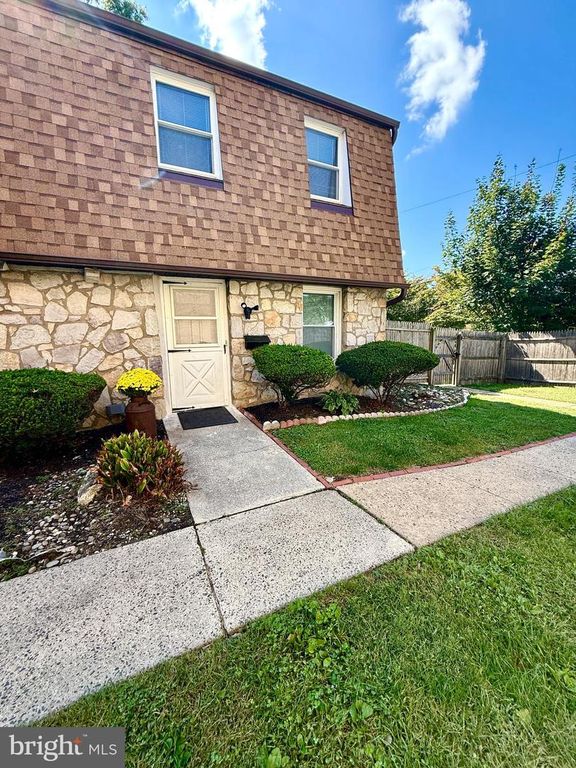 106 SUSAN DR #8, Elkins Park, PA 19027