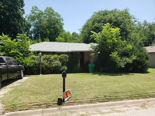 516 S Weaver Street, Gainesville, TX 76240
