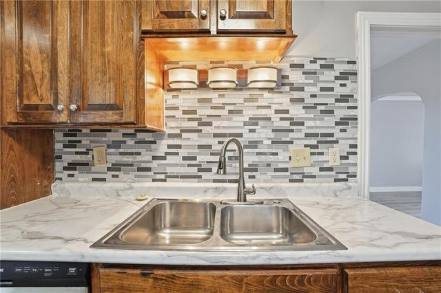 4200 Montgall Avenue, Kansas City, MO 64130