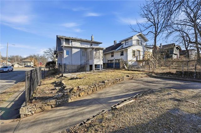 4200 Montgall Avenue, Kansas City, MO 64130