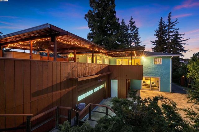 17561 Vineyard Rd, Castro Valley, CA 94546