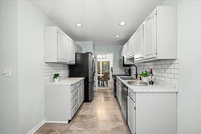 235 Heritage Dr 235, Northbridge, MA 01588