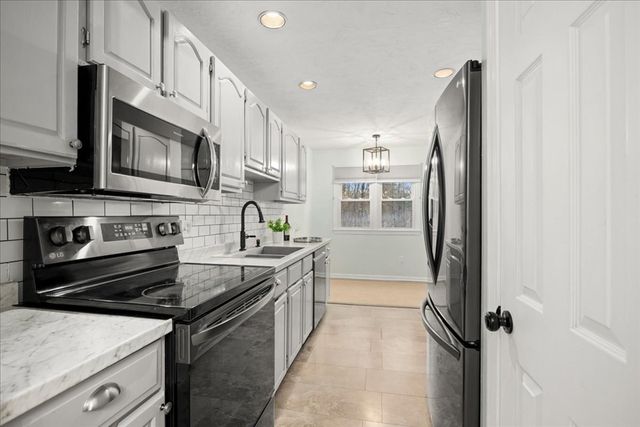 235 Heritage Dr 235, Northbridge, MA 01588
