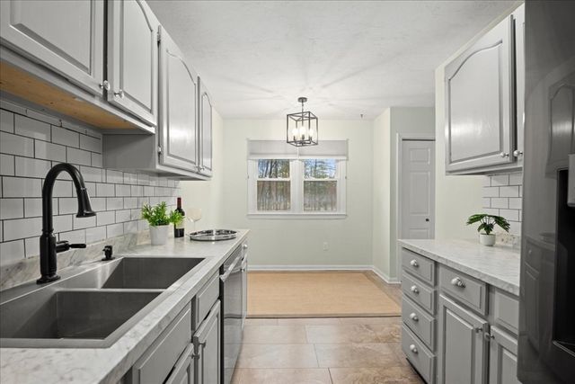 235 Heritage Dr 235, Northbridge, MA 01588