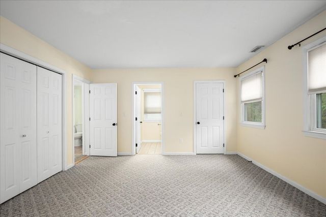 235 Heritage Dr 235, Northbridge, MA 01588