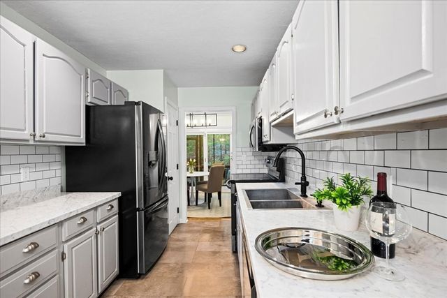 235 Heritage Dr 235, Northbridge, MA 01588