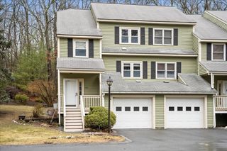 235 Heritage Dr 235, Northbridge, MA 01588