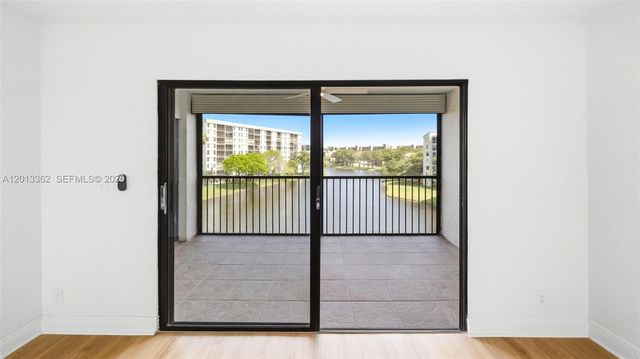 2232 N Cypress Bend Dr 507, Pompano Beach, FL 33069