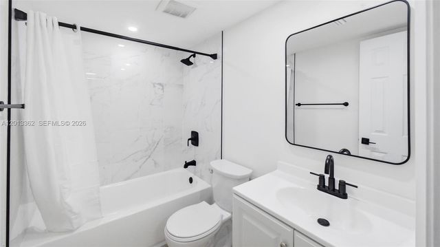 2232 N Cypress Bend Dr 507, Pompano Beach, FL 33069