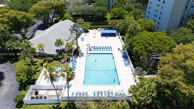 2232 N Cypress Bend Dr 507, Pompano Beach, FL 33069