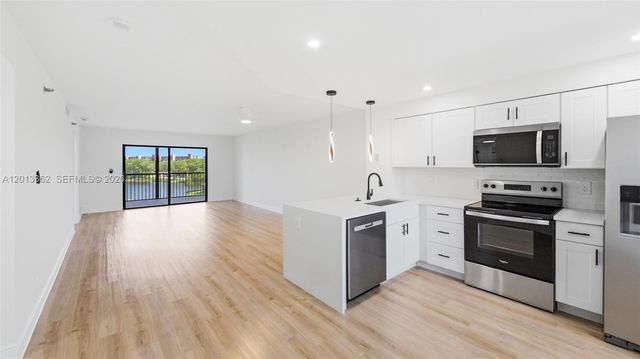 2232 N Cypress Bend Dr 507, Pompano Beach, FL 33069