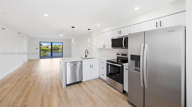 2232 N Cypress Bend Dr 507, Pompano Beach, FL 33069
