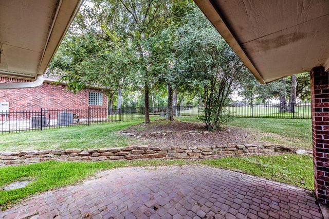 455 Cherry Hills Drive, Huntsville, TX 77340