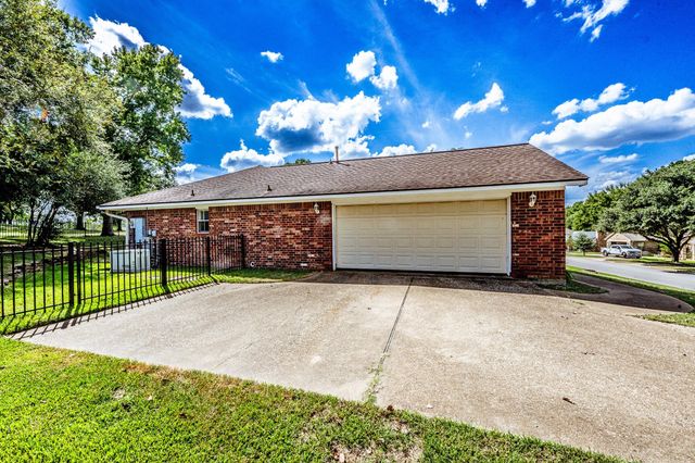 455 Cherry Hills Drive, Huntsville, TX 77340