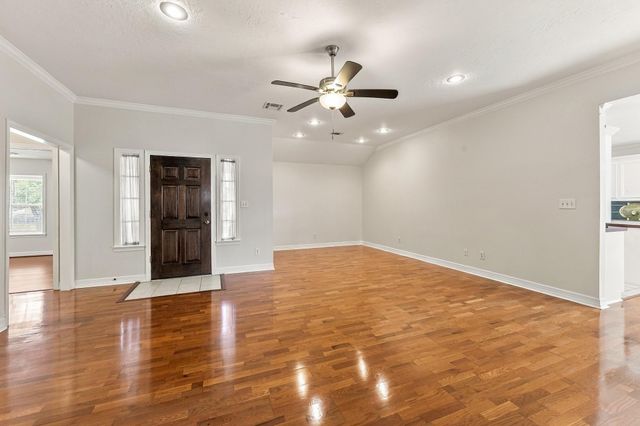 455 Cherry Hills Drive, Huntsville, TX 77340