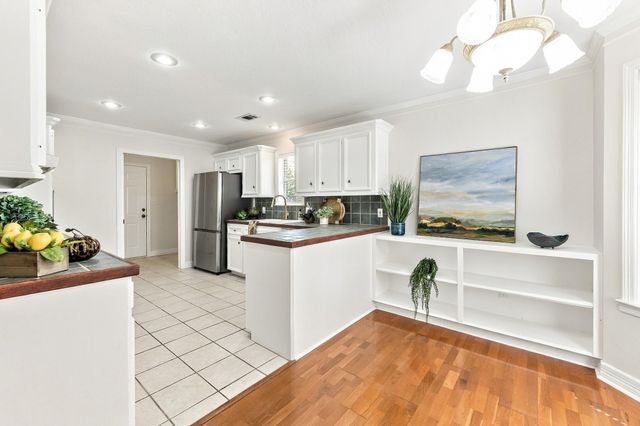 455 Cherry Hills Drive, Huntsville, TX 77340