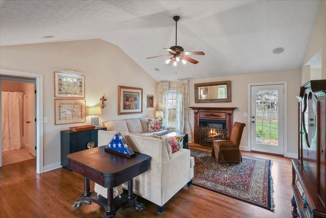 936 Aristides Dr, Bowling Green, KY 42104