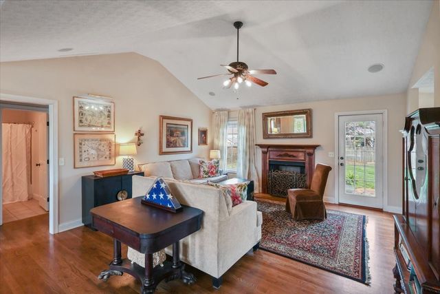 936 Aristides Dr, Bowling Green, KY 42104