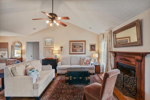 936 Aristides Dr, Bowling Green, KY 42104