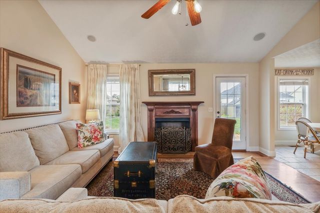 936 Aristides Dr, Bowling Green, KY 42104