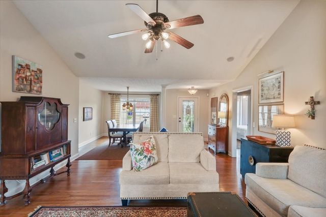 936 Aristides Dr, Bowling Green, KY 42104