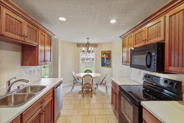 936 Aristides Dr, Bowling Green, KY 42104
