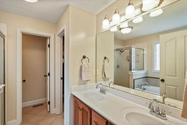 936 Aristides Dr, Bowling Green, KY 42104