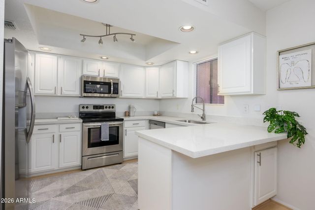 12222 N PARADISE VILLAGE Parkway S 423, Phoenix, AZ 85032