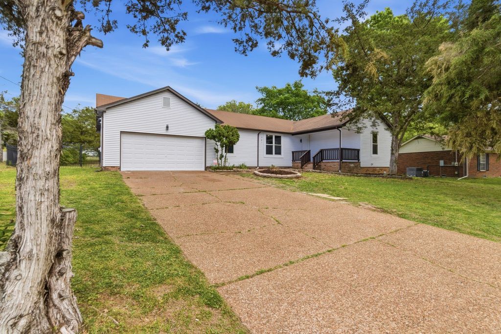 361 Clearlake Dr, W, Nashville, TN 37217