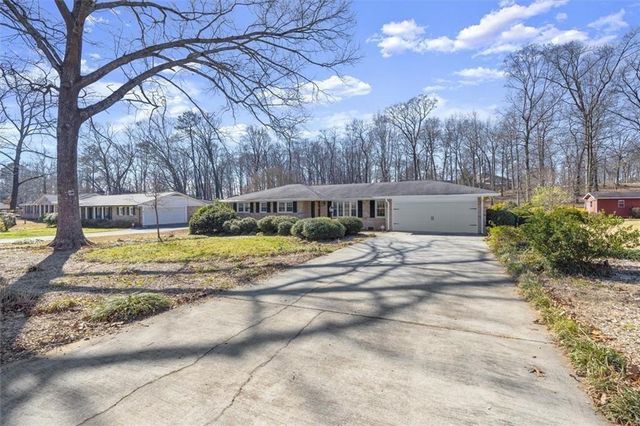 146 Lancelot Way, Lawrenceville, GA 30046