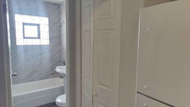 29 N Hillside Avenue 7, Hillside, IL 60162