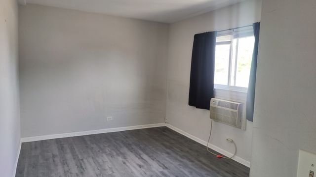 29 N Hillside Avenue 7, Hillside, IL 60162