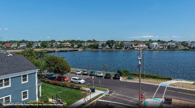 202 Deal Lake Drive U-203, Asbury Park, NJ 07712