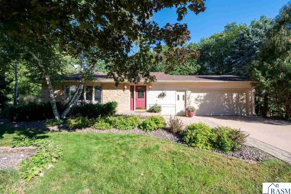 2 Capri Drive, Mankato, MN 56001
